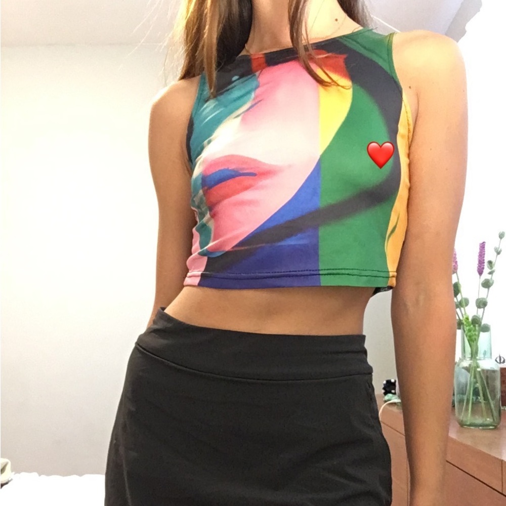Graphic cropped tank top